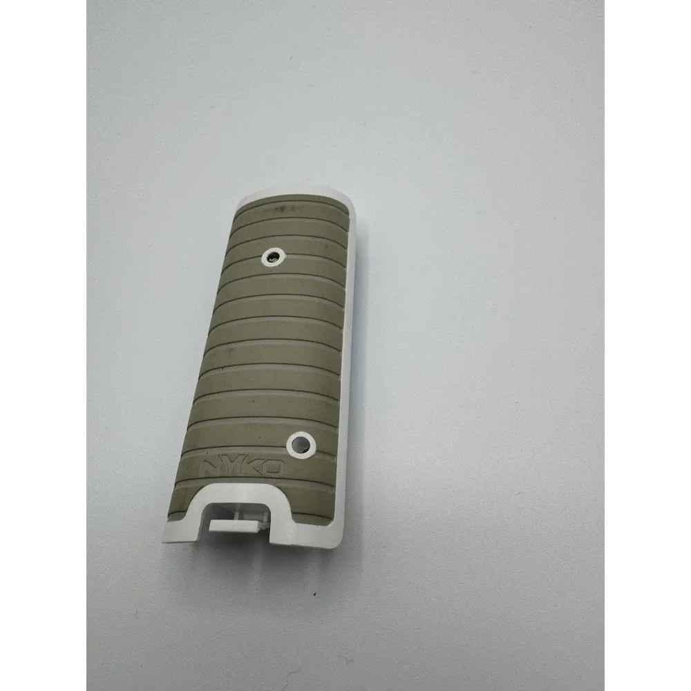 NYKO Nintendo Wii Remote Battery Grip Cover Door Lid Cover W/ Battery